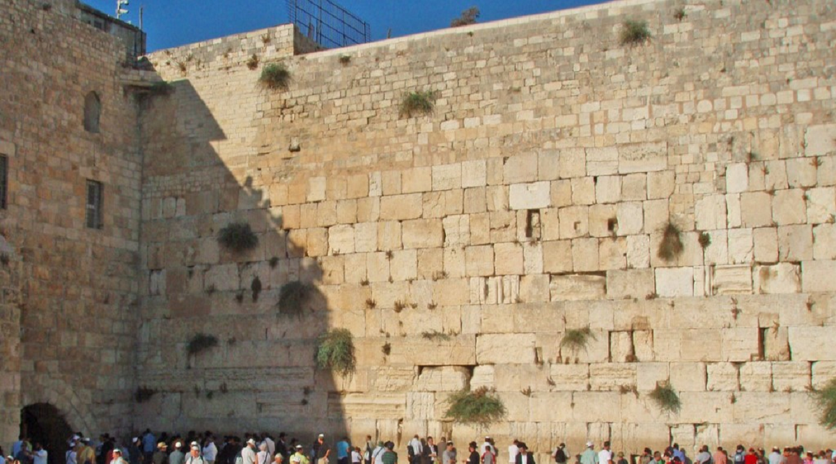 نتنياهو أوقف النقاش: عاصفة حول “قانون الحائط الغربي” في القدس